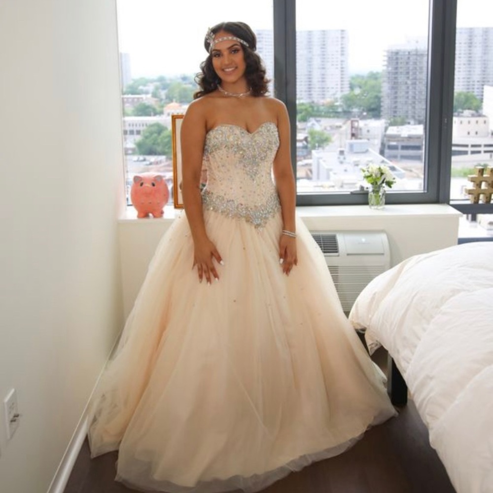 House of Wu champagne color dress - size 6